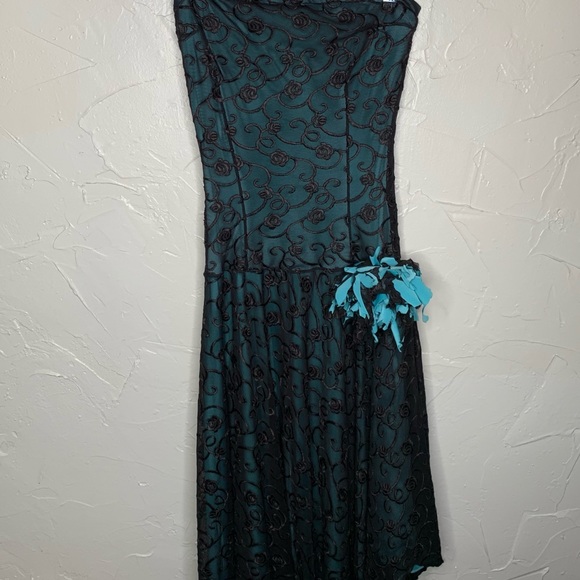 D-Tox New York Embroidered Lace Overlay Strapless Dress Turquoise and Bl… - Picture 3 of 10